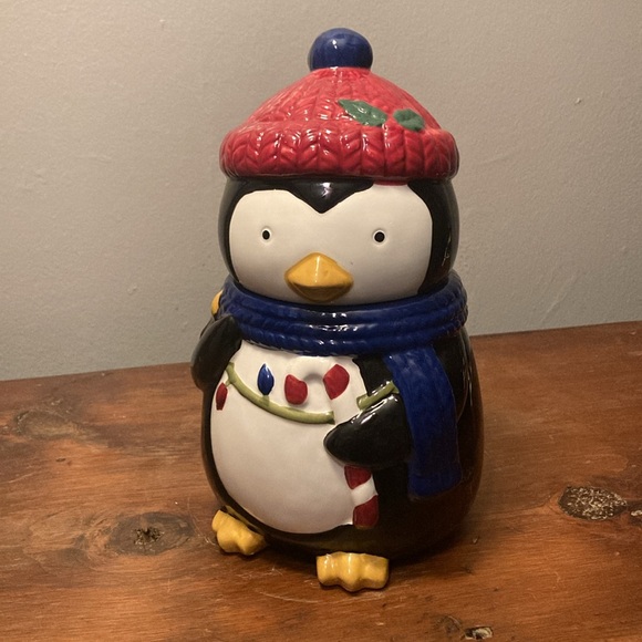NWT- Adorable Hand Painted Holiday Penguin Ceramic Cookie Jar Decoration - Picture 12 of 17